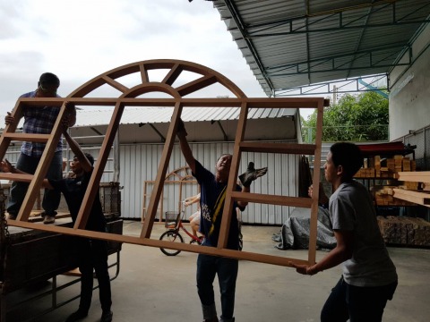 วงกบหน้าต่างไม้ พิจิตร